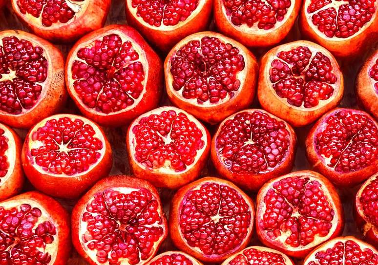 A rom&atilde; &eacute; uma fruta cheia de significa&ccedil;&atilde;o espiritual que tamb&eacute;m &eacute; &oacute;tima para a sa&uacute;de &ndash; Foto: Shutterstock