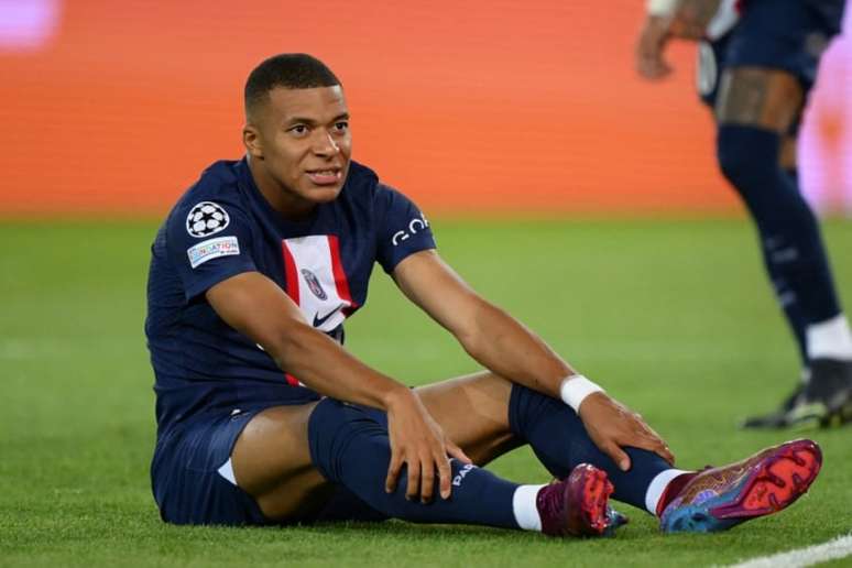 Mbappé não evitou derrota do PSG para o Lens (Anne-Christine POUJOULAT / AFP)