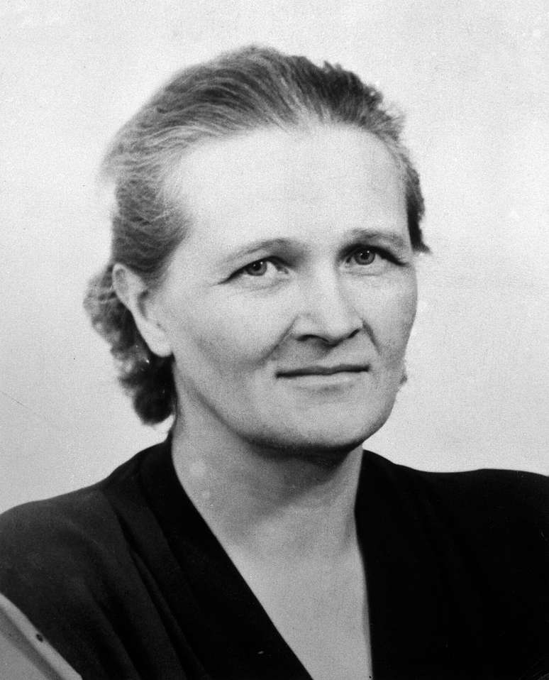 Cecilia Payne-Gaposchkin se formou em Canbridge mas n&atilde;o recebeu o diploma pois s&oacute; em 1948 a faculdade passou a fazer diploma&ccedil;&atilde;o de alunas mulheres