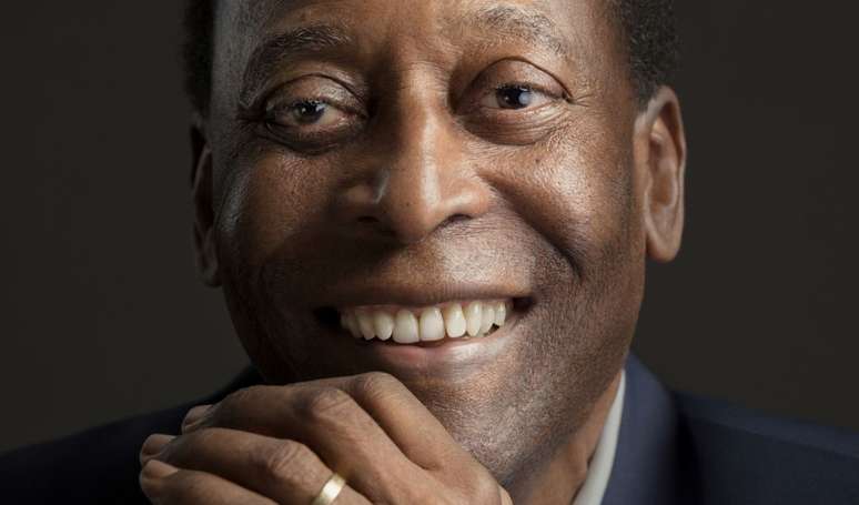 Corpo de Pel&eacute; ser&aacute; enterrado em outro lugar ap&oacute;s decis&atilde;o da fam&iacute;lia.