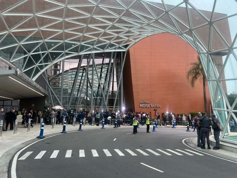 Corpo de Pelé sairá por volta das 2h da manhã do Hospital Albert Einstein (Foto: Rafaela Cardos/LANCE!)