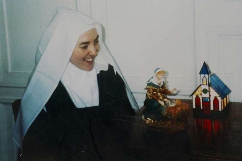 Quando era Irm&atilde; Mary Elizabeth, Lisa pertencia &agrave; estrita ordem religiosa carmelita cat&oacute;lica romana