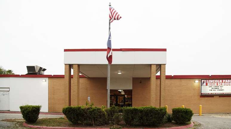 Por fora, uma escola como todas as outras dos Estados Unidos. Por dentro, a escola secund&aacute;ria Lincoln Park oferece apoio a m&atilde;es adolescentes