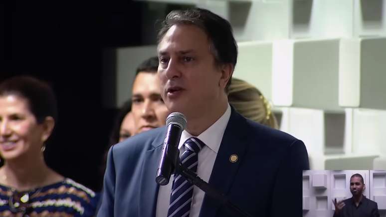 Novo ministro da Educação, Camilo Santana enfatizou as prioridades da pasta em discurso nesta segunda-feira (2)