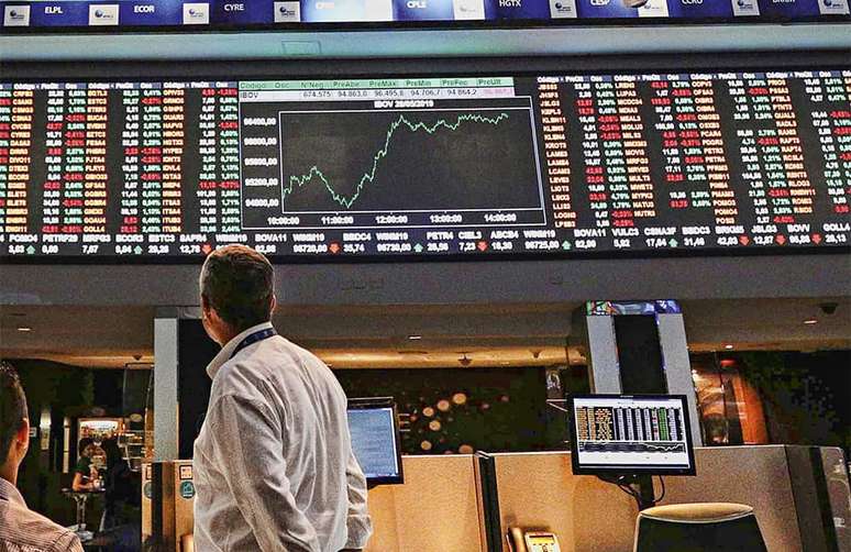 Novamente, Ibovespa fechou em baixa, refletindo receio do mercado com a chegada de Lula na presidência