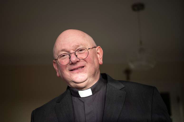 Robert diz que quando viu Lisa no bar, ficou paralisado de medo