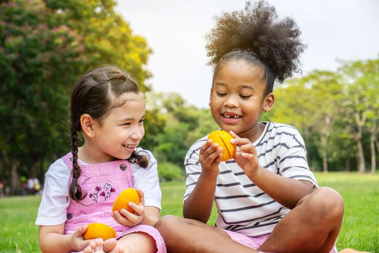 Oferta diária de frutas deve variar de acordo com a idade da criança.