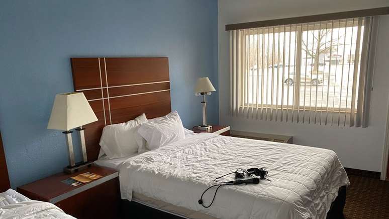 A empresa coloca recipientes met&aacute;licos embaixo de camas comuns nas suas instala&ccedil;&otilde;es