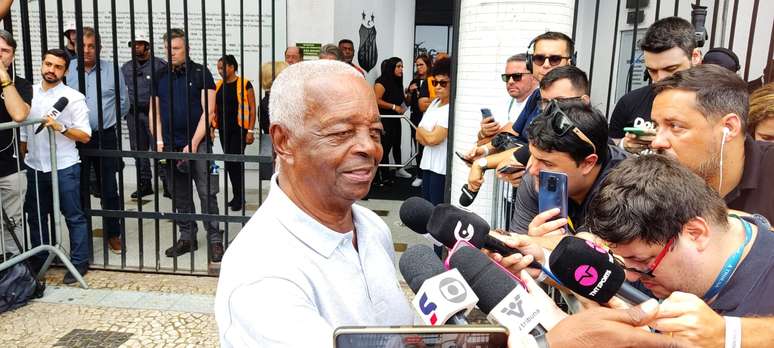 Ex-jogador Lima esteve presente no velório do Rei Pelé em Santos (SP)