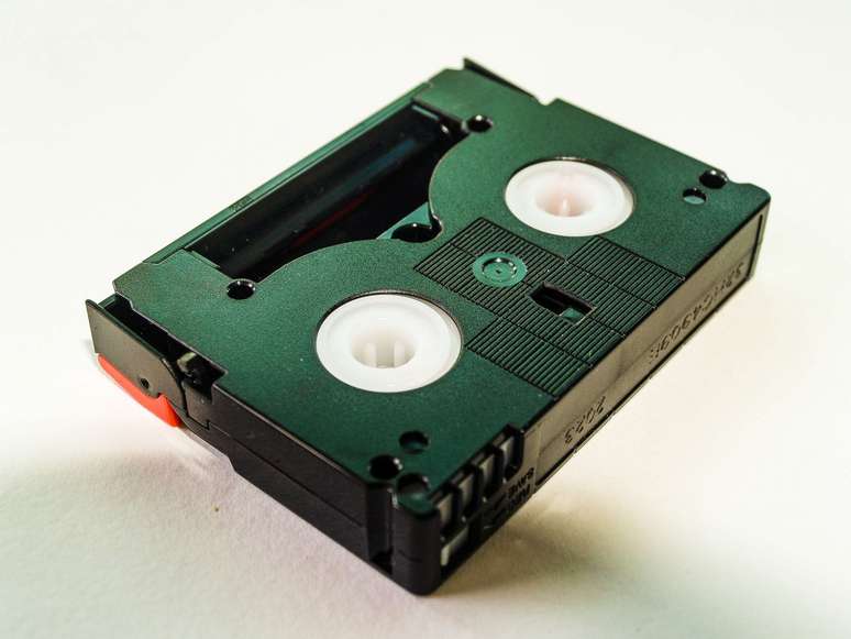 Primeiro gravador de videocassete, apresentado pela Philips nos anos 1970, apareceu na CES antes
