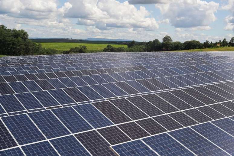 Painel de energia solar em Porto Feliz, São Paulo 13/2/2020 REUTERS/Amanda Perobelli