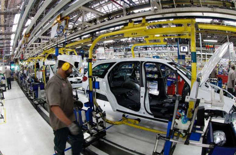 Frente a dezembro de 2021, o mercado de ve&iacute;culos zero quil&ocirc;metro mostrou crescimento de 4,8%.