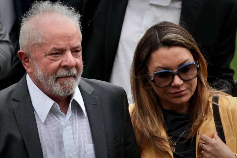 Lula compareceu ao velório de Pelé ao lado da esposa, Janja.