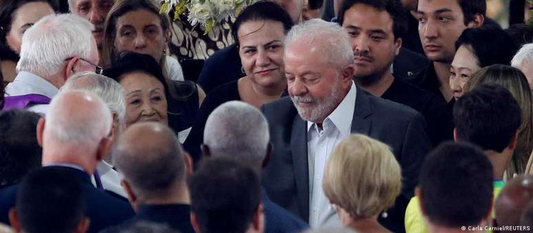 Lula ficou cerca de 15 minutos no velório, realizado na Vila Belmiro