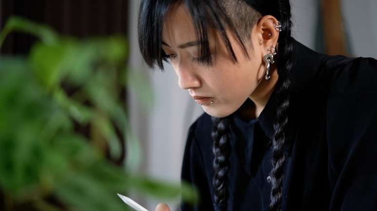 Soe-Myat d&aacute; sentido &agrave; sua experi&ecirc;ncia por meio de sua arte