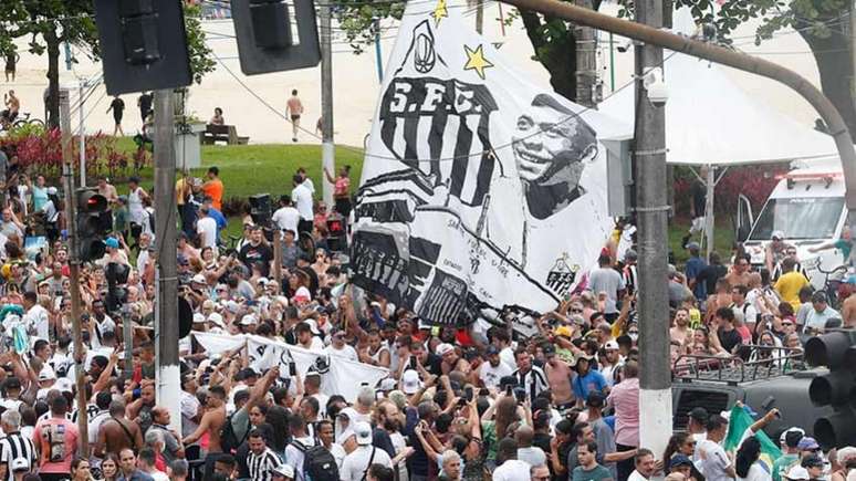 Torcida do Santos e outros clubes do futebol brasileiro reverenciam Pelé (Fernando Roberto/LANCE!)