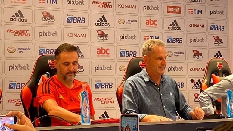 Vítor Pereira em sua apresentação pelo Flamengo, no Ninho do Urubu (Matheus Dantas/LANCE!)