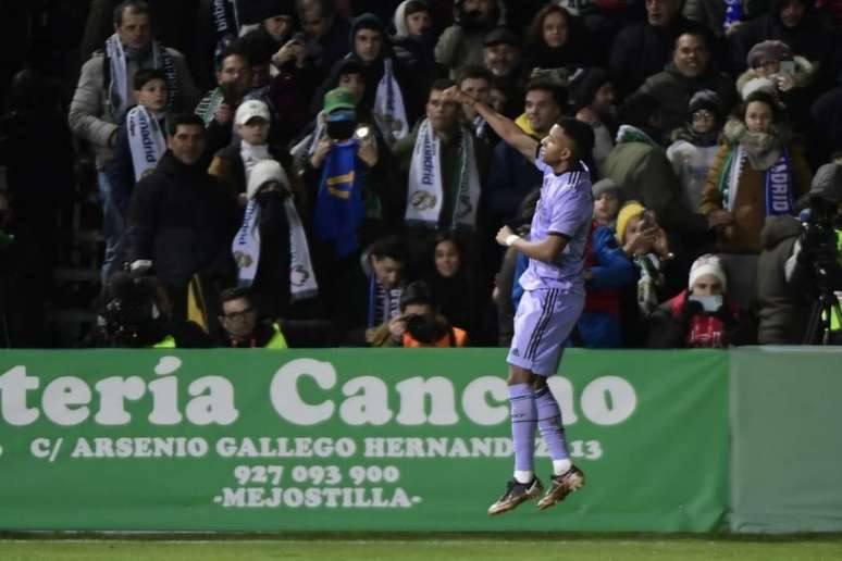 Rodrygo comemorou gol pelo Real Madrid imitando gesto de Pelé (CRISTINA QUICLER / AFP)