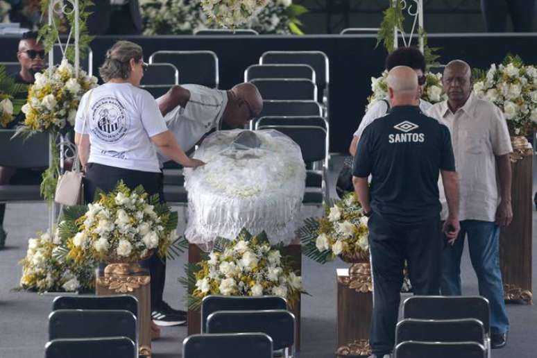 Sergio Chulapa se emocionou muito durante o velório do Rei.