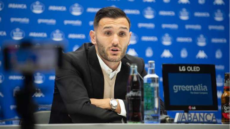 Lucas Pérez paga cerca de R$ 3 milhões do próprio bolso para defender clube da terceira divisão.