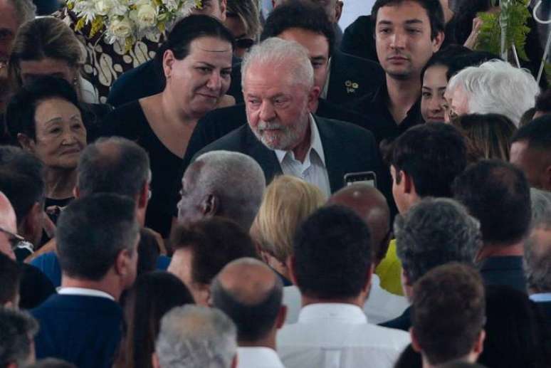 Lula compareceu ao velório do Rei Pelé.