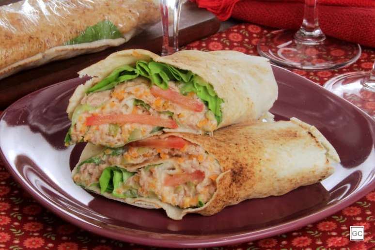 O wrap de atum &eacute; um lanche pr&aacute;tico para comer antes de treinar &ndash; Foto: Guia da Cozinha