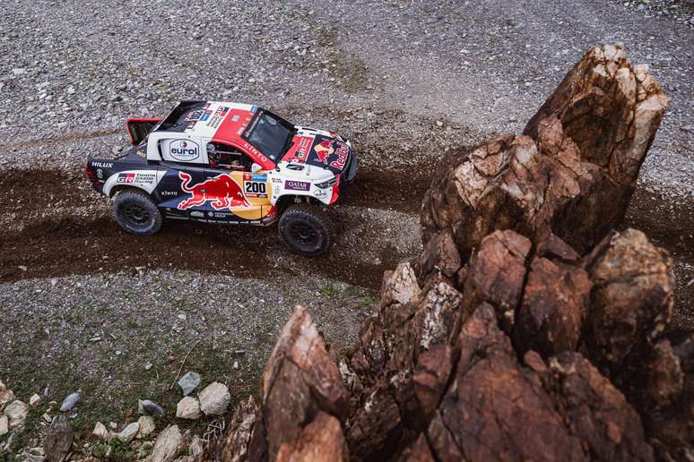 Nasser Al-Attiyah é o líder entre os carros 