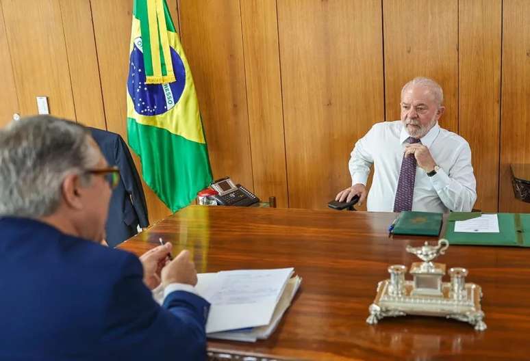 Lula despacha no Planalto após varredura da PF