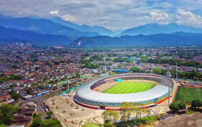 Colômbia segue sugestão da Fifa e nomeará estádio em homenagem a Pelé.