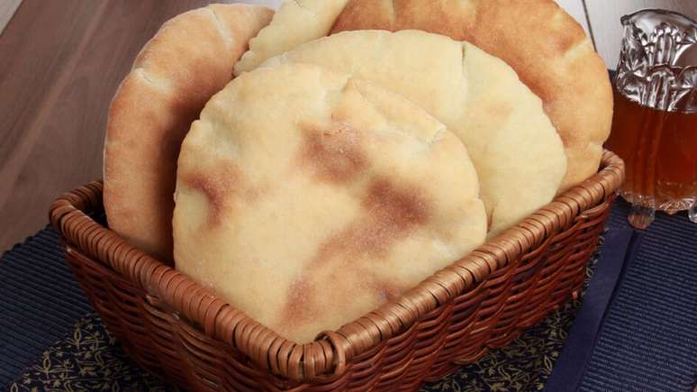 Guia da Cozinha - Versátil e saboroso: receita de pão sírio rápido para incrementar suas refeições