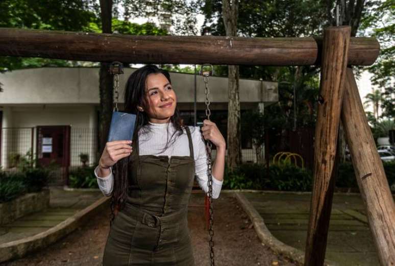 Paola Nakamura, de 22 anos, espera cumprir como meta a viagem para o Canad&aacute;