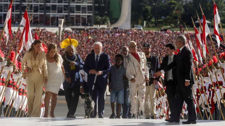 Lula não citou as Forças Armadas em seus dois discursos de posse