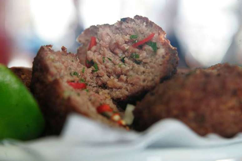 Bolinho de carne do Bar do Luiz Fernandes é sucesso em toda zona norte de São Paulo