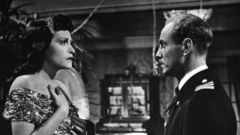 A vers&atilde;o nazista do Titanic apresenta um oficial alem&atilde;o fict&iacute;cio heroico, interpretado por Hans Nielsen