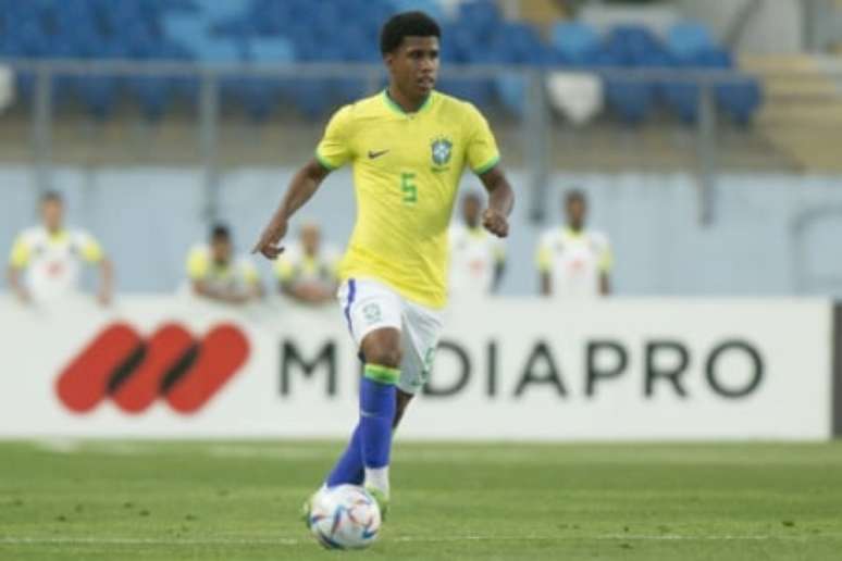 Andrey Santos é titular do time de Ramon Menezes na Seleção Brasileira Sub-20 (Foto: Adriano Fontes / CBF)