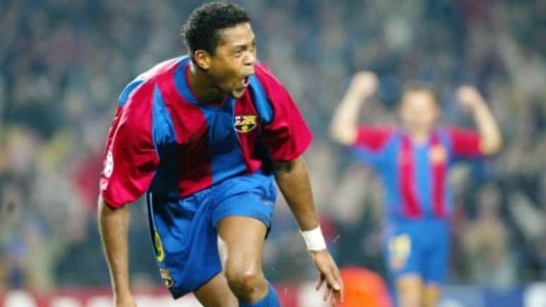 Patrick Kluivert atuando pelo Barcelona (Foto: Reprodução/Youtube)