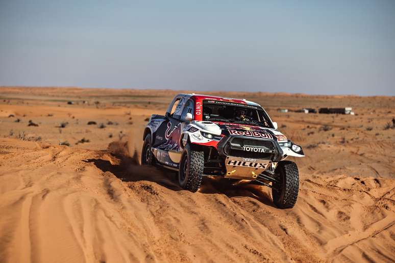 Nasser Al-Attiyah levou a sexta especial e abriu ampla vantagem 