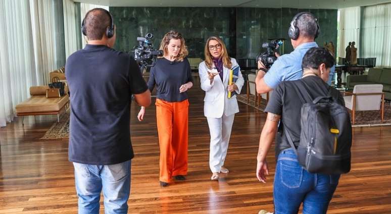 Janja conduziu Natuza e sua equipe da GloboNews pelos ambientes do Palácio da Alvorada