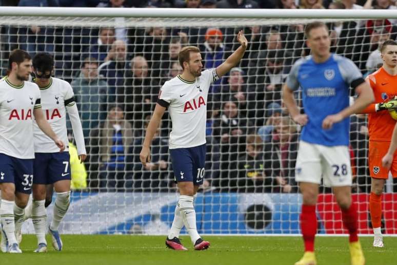 Harry Kane brilhou no meio de semana e foi destaque novamente neste sábado (Foto: IAN KINGTON / AFP)