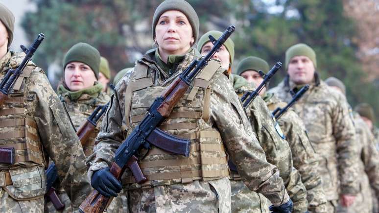 H&aacute; intenso debate na Ucr&acirc;nia sobre a necessidade ou n&atilde;o de compulsoriedade do alistamento de mulheres