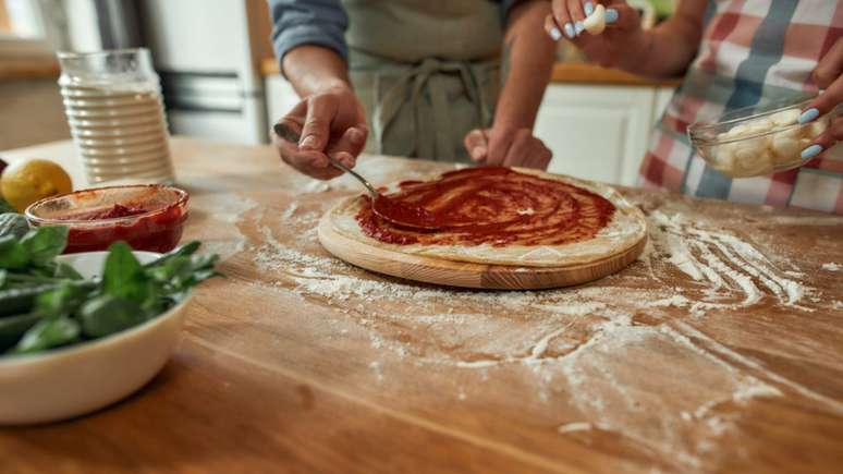 Pizza de liquidificador de lombinho com alho-poró – Foto: Guia da Cozinha