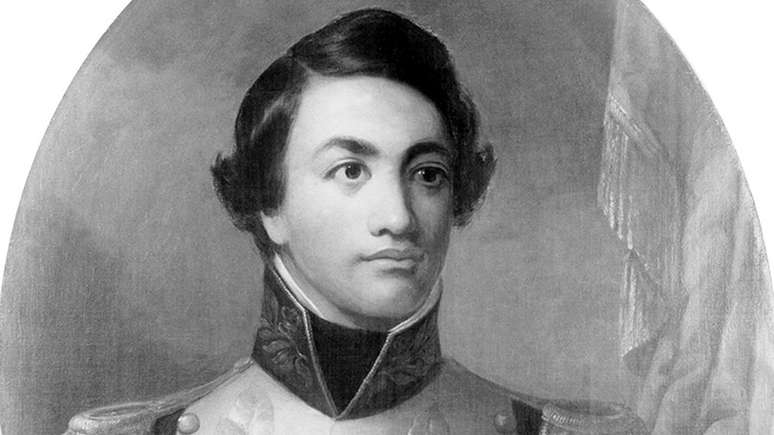 O rei Kamehameha 2&deg; permitiu que um grupo de mission&aacute;rios americanos se mudasse para o arquip&eacute;lago, o que acabaria por levar &agrave; sua coloniza&ccedil;&atilde;o.