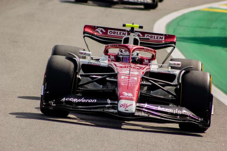 Guanyu Zhou foi elogiado por Bottas 