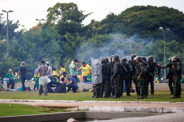 Golpistas invadem Congresso, Palácio do Planalto e STF