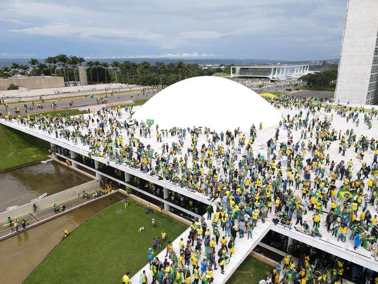 Atos golpistas em Brasília foram articulados em plataformas como Telegram e YouTube