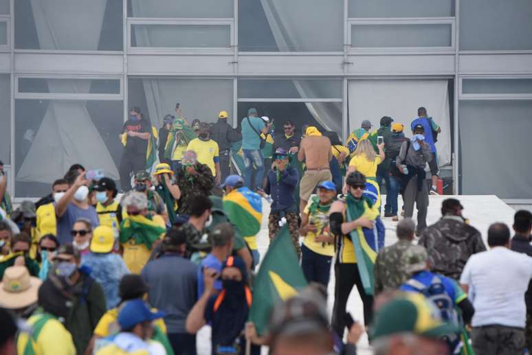 Bolsonaristas terroristas geram caos em Brasília em uma tentativa de golpe