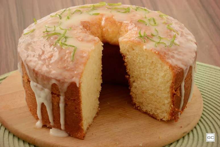 Receita de bolo de fubá simples fofinho e fácil de fazer!