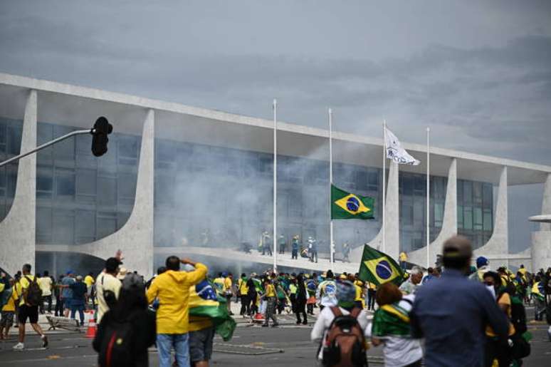 Apoiadores de Bolsonaro estão prestando depoimento em esquema especial da polícia