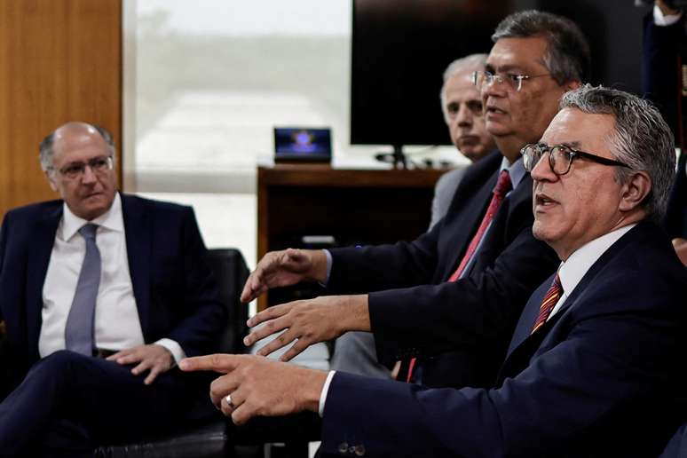 Alckmin, Múcio, Dino e Padilha em reunião 