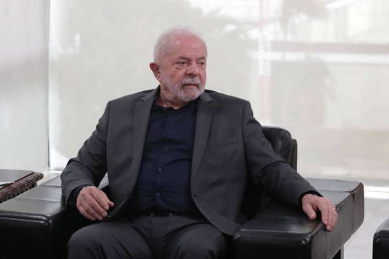 Lula durante reunião com chefes dos poderes em Brasília